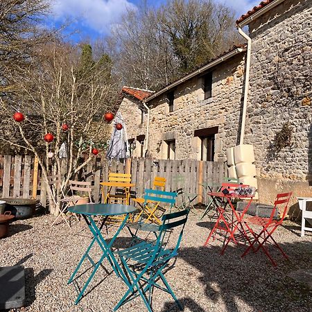 Апартаменти Le Plantier 1 Beaulieu-sur-Sonnette Екстер'єр фото